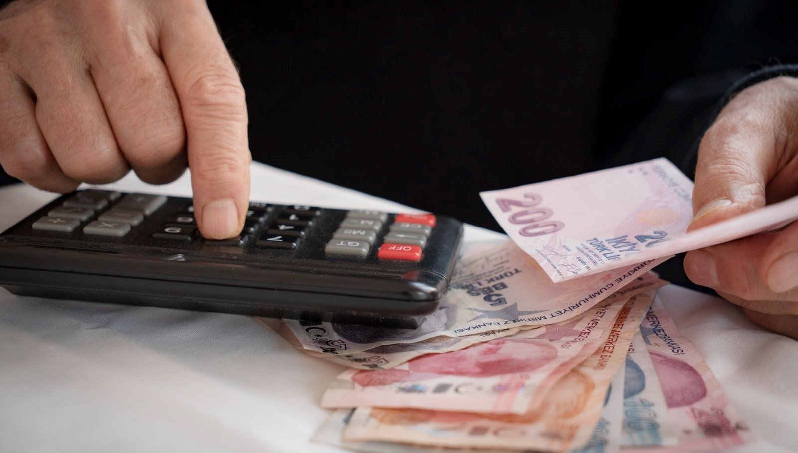 Emekliye seyyanen zam yapılacak mı? AK Parti’den açıklama