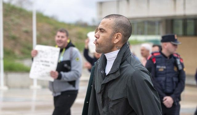 Cinsel saldırı suçundan ceza almıştı! Dani Alves 1 milyon avro kefalet ödeyerek cezaevinden çıktı