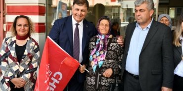 Cemil Tugay’dan esnaf ziyareti