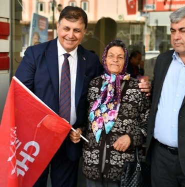 Cemil Tugay’dan esnaf ziyareti