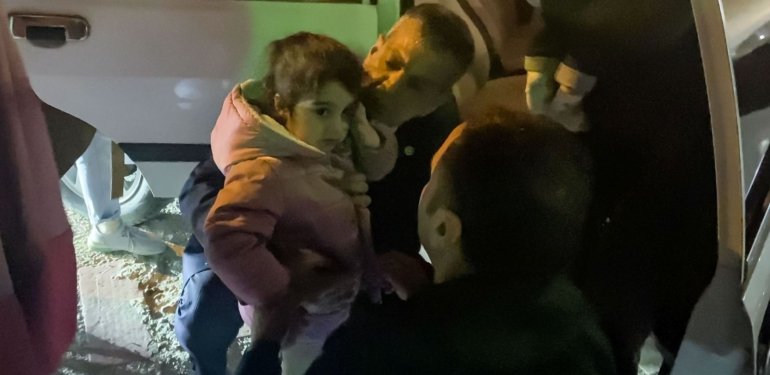 AK Parti Elazığ Milletvekili Keleş, boğazına şeker kaçan çocuğu Heimlich manevrasıyla kurtardı
