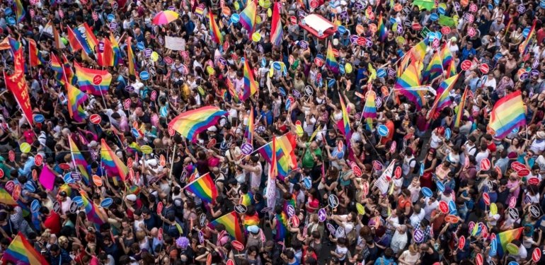 Tayland’da eşcinsel evliliğe ilk onay