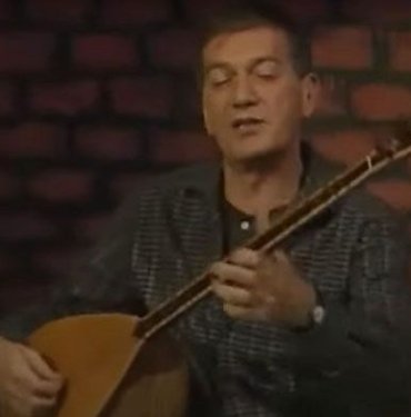 27 Mart Dünya Tiyatro Günü | Ferhan Şensoy bağlaması ile söylüyor: Güldürdüm gidiyorum…