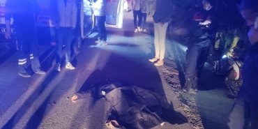 16 yaşındaki sürücü trafikte dehşet saçtı | Yayaya çarptı sonra motosikletten fırladı