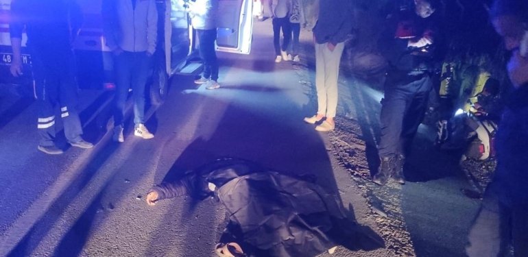 16 yaşındaki sürücü trafikte dehşet saçtı | Yayaya çarptı sonra motosikletten fırladı