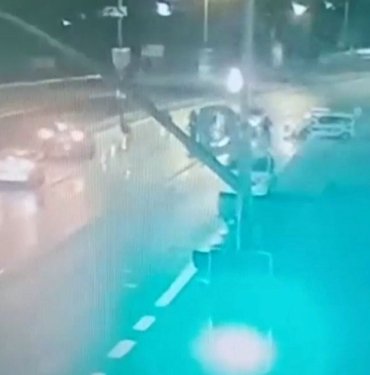 “Dur” ihtarına uymayan sürücü polise çarptı