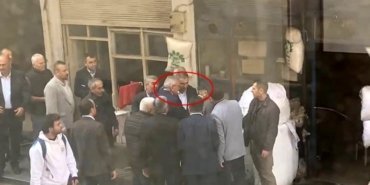 Belediye başkanından “Oy vermeyeceğim” diyen 70 yaşındaki seçmene yumruk