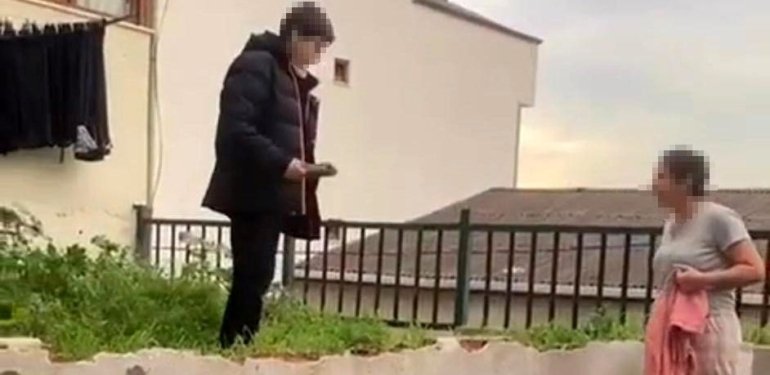 Parkta korku dolu anlar: “Senin beynini patlatırım” diyerek şişle tehdit etti