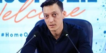 Mesut Özil sahalara geri döndü! Son halini görenler tanıyamadı