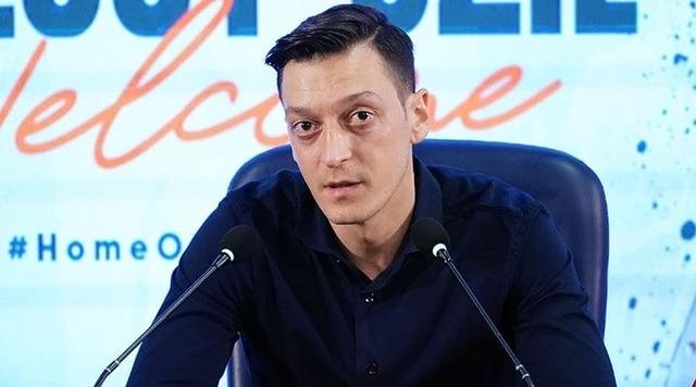 Mesut Özil sahalara geri döndü! Son halini görenler tanıyamadı
