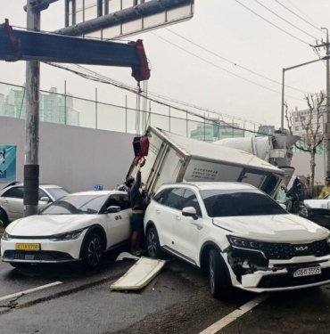 Güney Kore’de zincirleme kaza: 17 yaralı
