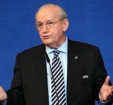 TFF Onursal Başkanı Şenes Erzik