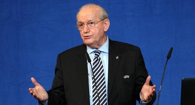 TFF Onursal Başkanı Şenes Erzik