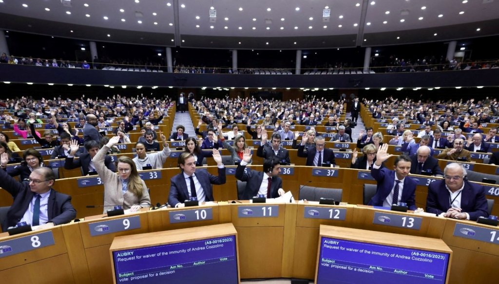 Avrupa Parlamentosu’nda “Rusya propagandası” için rüşvet iddiası