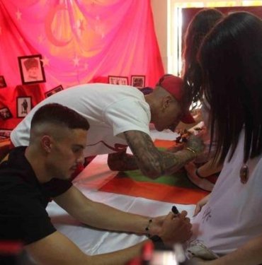 Alanyasporlu 3 futbolcu, lise öğrencilerine imza dağıttı