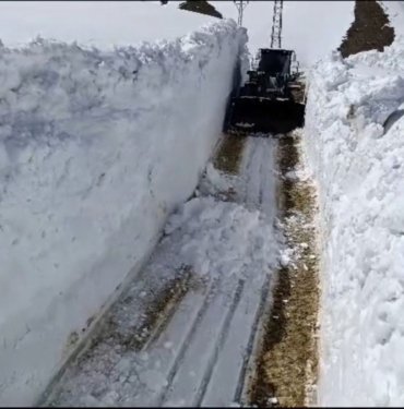 Karla kapanan yollar açıldı