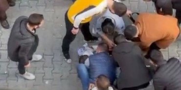 Alacak verecek meselesinde kan aktı: Arkadaşını defalarca bıçakladı