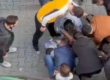 Alacak verecek meselesinde kan aktı: Arkadaşını defalarca bıçakladı