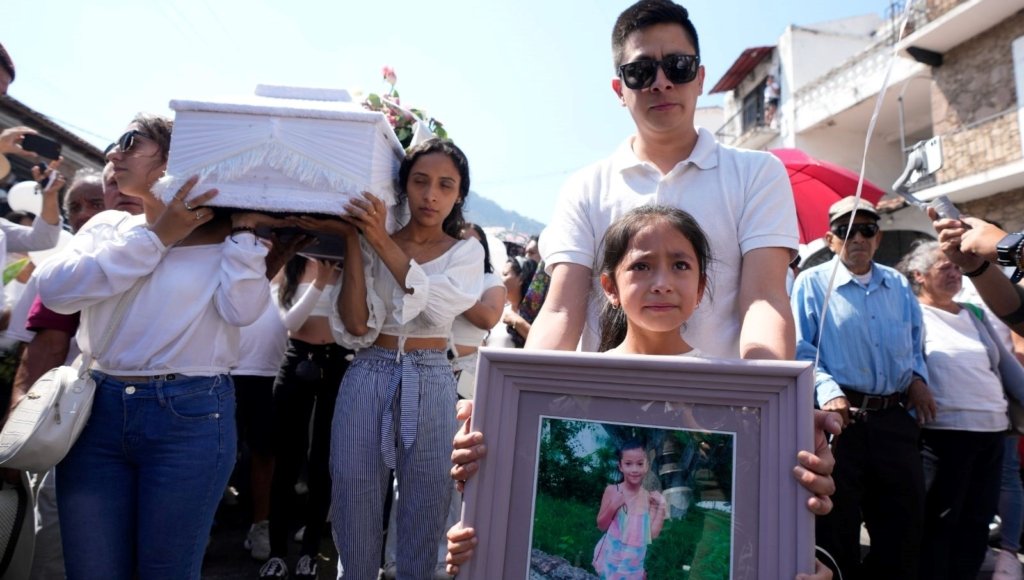 Meksika: Polise karşı protestoda çocuk cinayeti şüphelisi linçlenerek öldürüldü