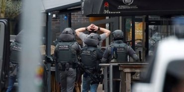 Hollanda’da rehine krizi: Kafedeki saldırgan yakalandı