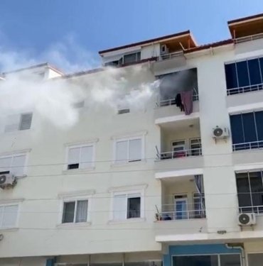 İzmaritten yangın çıktı: Anne ve çocukları mahsur kaldı