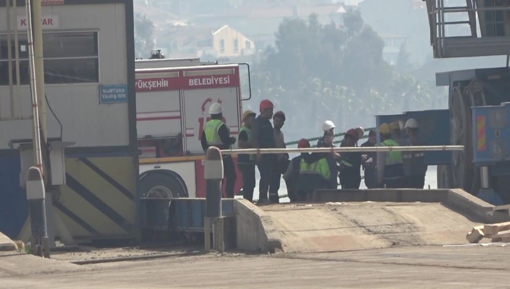 Yük gemisinde yangın paniği