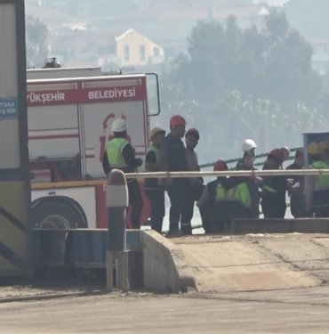 Yük gemisinde yangın paniği