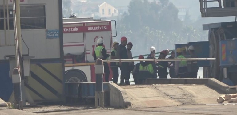 Yük gemisinde yangın paniği