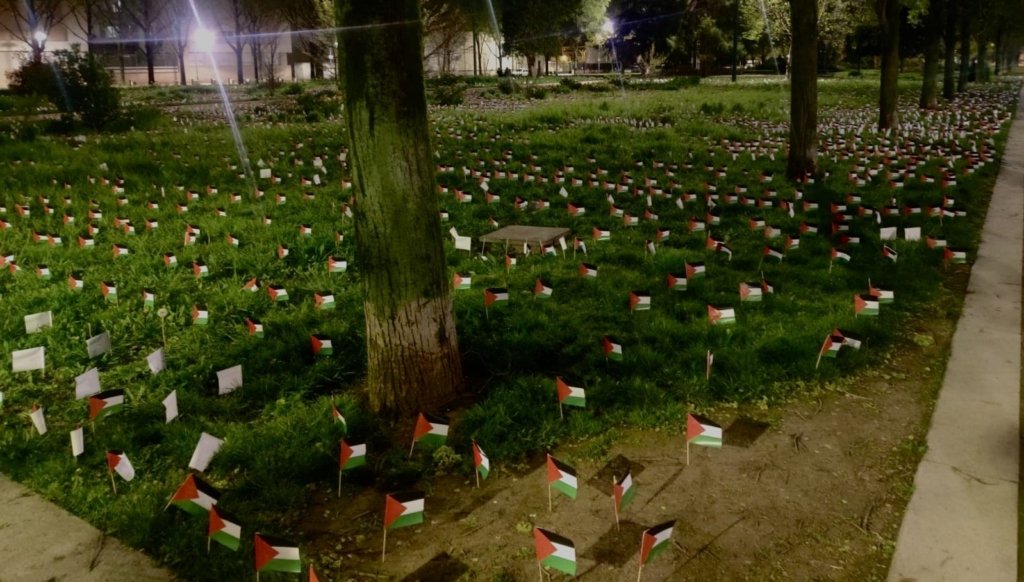Fransa’da Gazze’de ölen çocuklar için 13 bin Filistin bayrağı dikildi