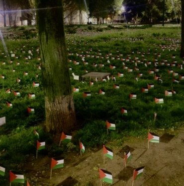 Fransa’da Gazze’de ölen çocuklar için 13 bin Filistin bayrağı dikildi