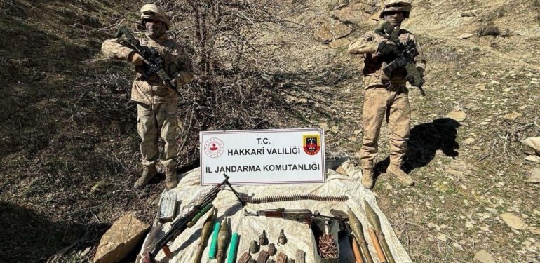 Hakkari’de silah ve mühimmat ele geçirildi
