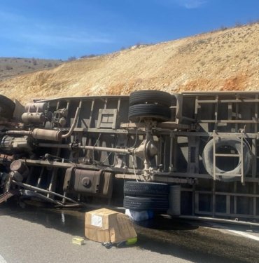 Malatya’da kamyon devrildi: 1 ölü, 1 yaralı