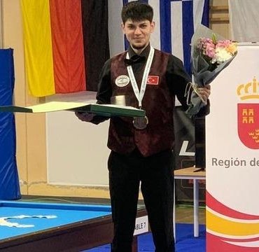Milli bilardocu Seymen Özbaş, 21 yaş altında Avrupa şampiyonu oldu