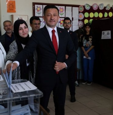 Hamza Dağ’dan CHP ve Tugay’a tebrik mesajı