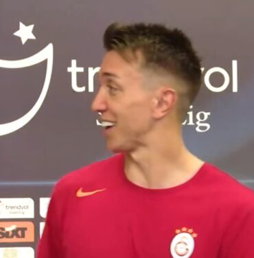Maç sonu röportajı sırasında Volkan Demirel