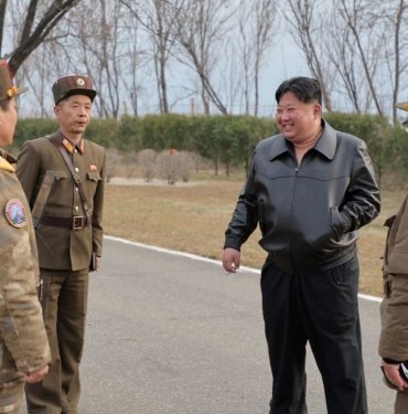 Kim Jong Un yeni füzeleri test etti
