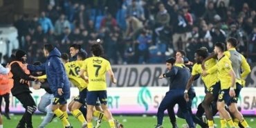 SON DAKİKA: Fenerbahçeli futbolcular ceza aldı mı? Merakla beklenen PFDK kararları az önce açıklandı, 6 maç seyircisiz oynama cezası…
