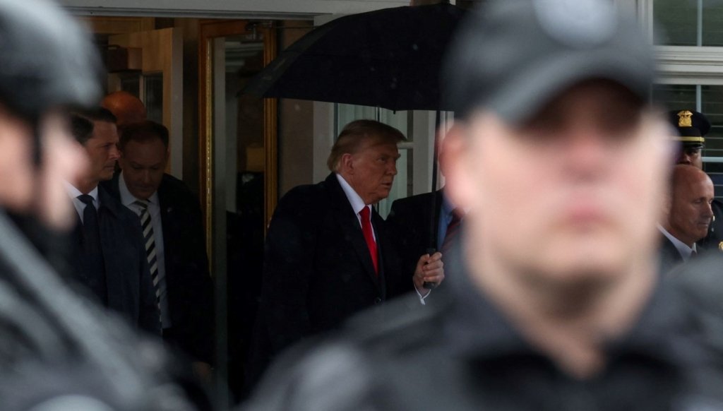Yetişkin film yıldızına sus payı | Trump’ın dokunulmazlıkla ilgili erteleme talebi reddedildi