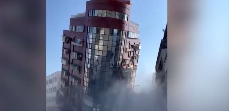 Tayvan’da 7,4 büyüklüğünde deprem: 9 ölü
