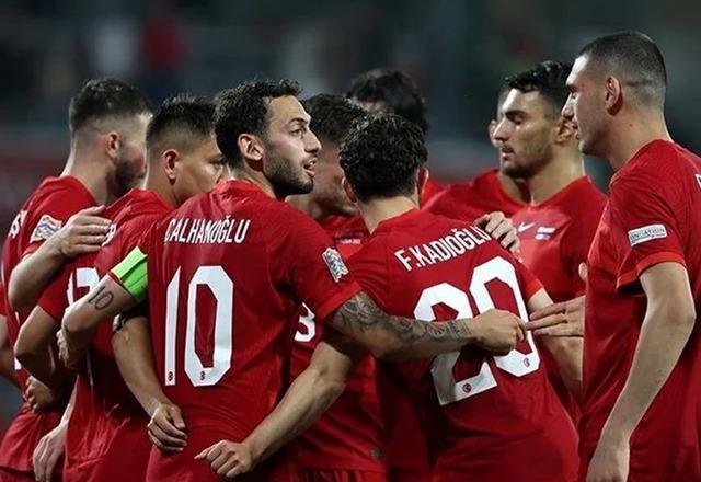 FIFA, dünya sıralamasını güncelledi! Türkiye 5 basamak düşerek geriledi…