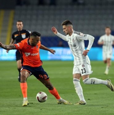 Başakşehir sahasında ağırladığı Beşiktaş ile 1-1 berabere kaldı! Ev sahibi ekip puanı son saniyede kurtardı