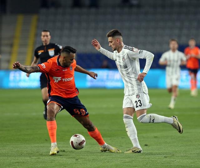 Başakşehir sahasında ağırladığı Beşiktaş ile 1-1 berabere kaldı! Ev sahibi ekip puanı son saniyede kurtardı