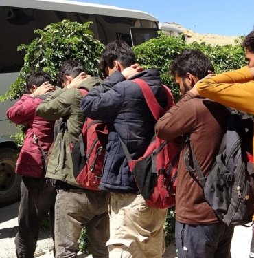 Hatay’da 14 düzensiz göçmen yakalandı