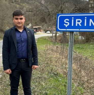 20 yaşında seçimi kazandı | Şirinler köyünün şirin muhtarı 2 20 yaşında seçimi kazandı | Şirinler köyünün şirin muhtarı