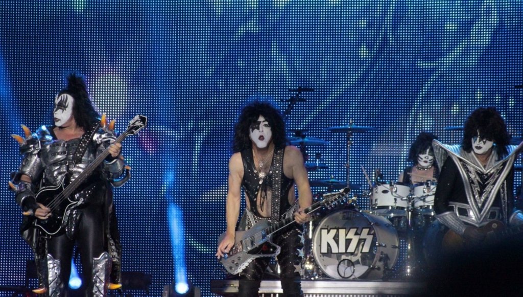 Rock grubu Kiss, marka adı, şarkıları ve telif haklarını 300 milyon dolara sattı