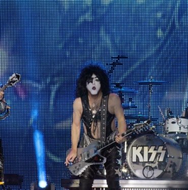 Rock grubu Kiss, marka adı, şarkıları ve telif haklarını 300 milyon dolara sattı