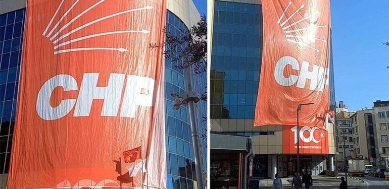 Belediye binasına CHP bayrağı asanlar hakkında suç duyurusu