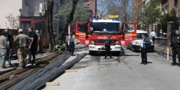 YSK yakınında yangın: Cadde boşaltıldı