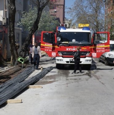 YSK yakınında yangın: Cadde boşaltıldı
