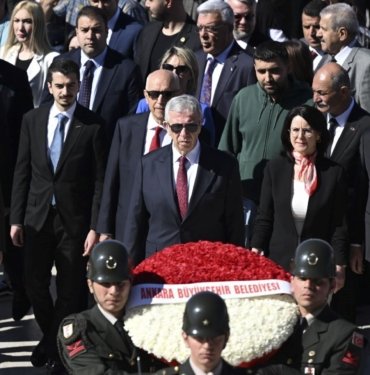 Mansur Yavaş ve Ankara’nın yeni belediye başkanları Anıtkabir’de